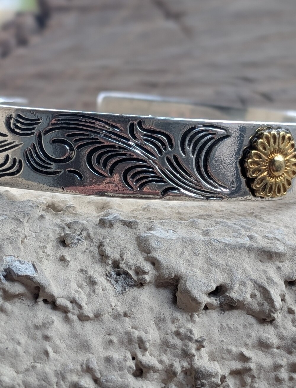 26g Sterling Silver Cuff Bracelet w/ 18K Gold Daisy Overlay NEW! - Picture 5 of 6